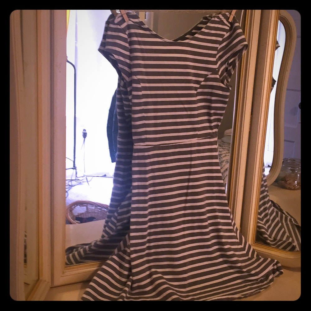 Xs old navy grey and white dress above knee